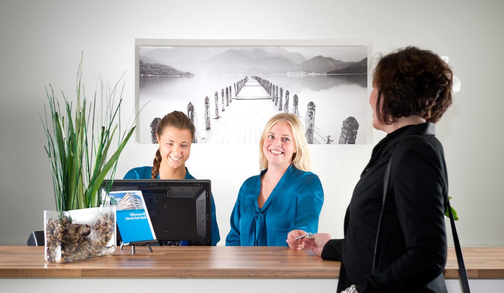 Attendo Park Hotell Huddinge Exterior foto